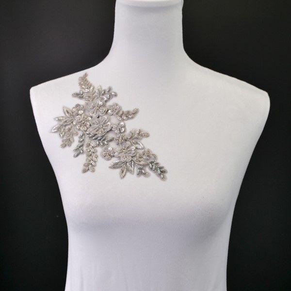 Applicatie voor jurk boeket zilver - linkerkant