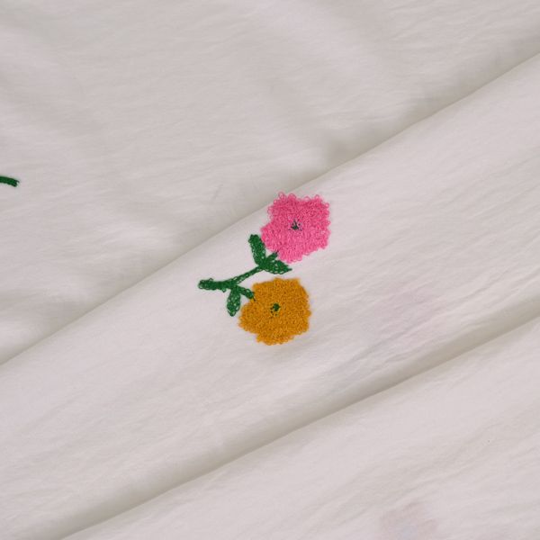 Imitatie linnen borduurwerk weidebloemen kleur wit