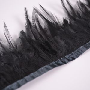 Band met kraaienveren 8-13 cm zwart